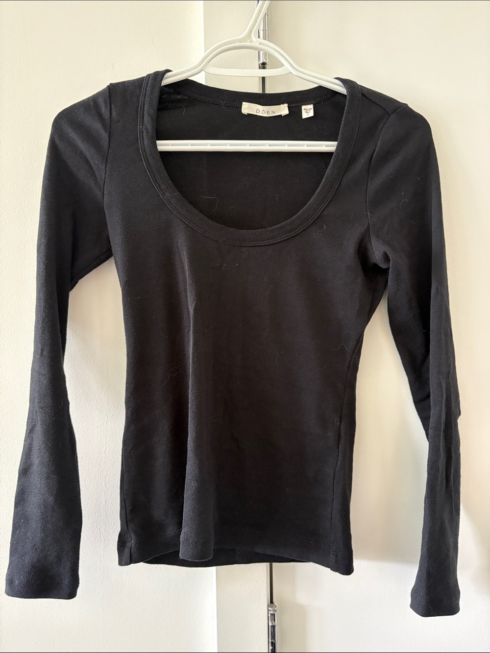 Doen Black Scoop Neck Long Sleeve Top